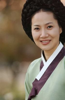 韩尚宫,本名韩爱钟,是著名韩剧《大长今》的人物.
